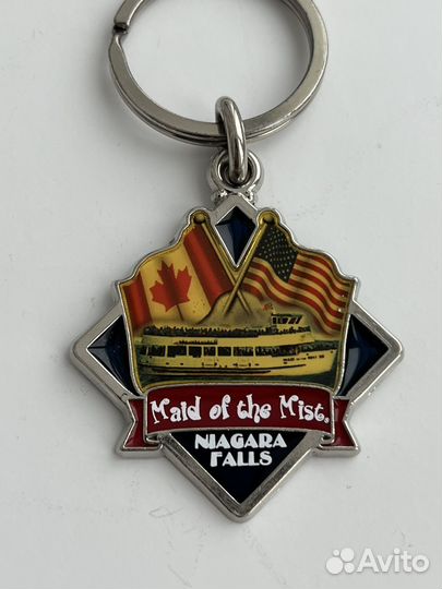 Магнитики и брелки из разных стран и городов