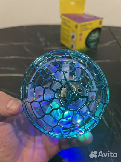 Летающий шар игрушка