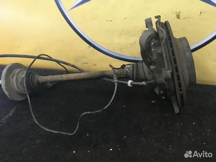 Кулак задний правый Мерседес 219