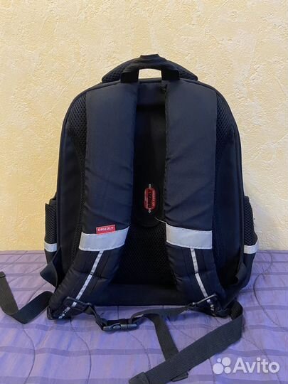 Рюкзак школьный с анатомической спинкой