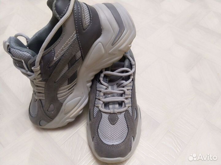 Кроссовки для девочки 35- 36 размер