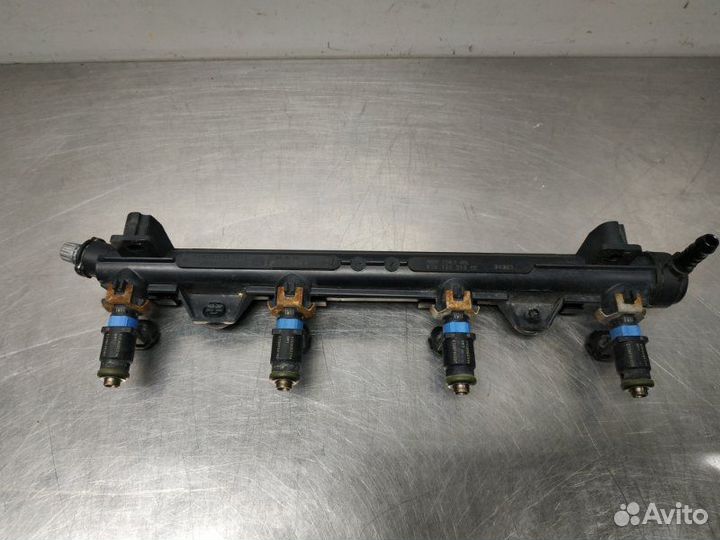 Топливная рампа с форсунками Volkswagen Polo 602