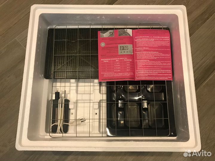 Инкубатор автоматический переворот на 63 яйца