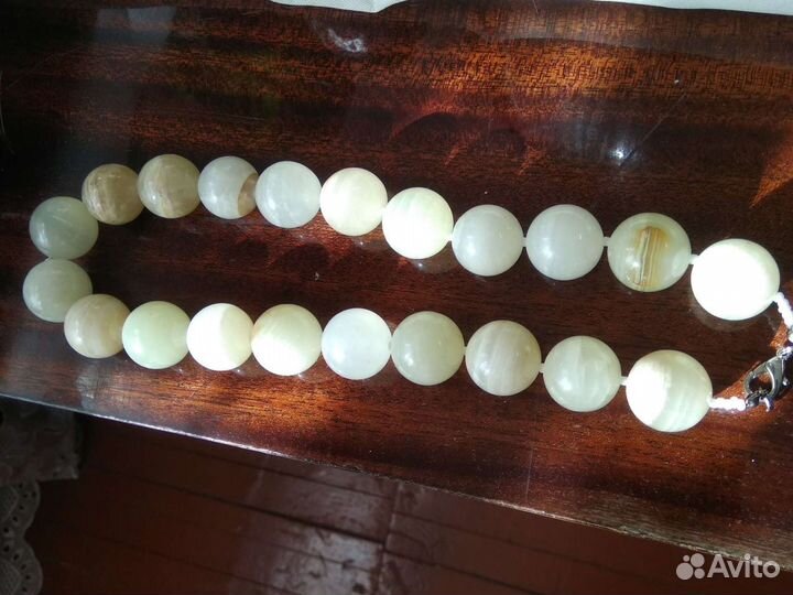 Бусы из оникса