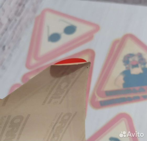 Наклейки на автомобиль знак