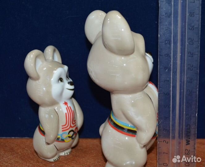 Фарфоровые статуэтки - олимпийские мишки (высота 1