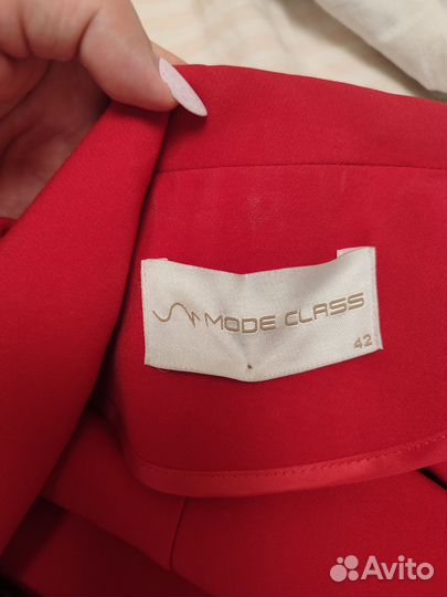 Брючный женский костюм