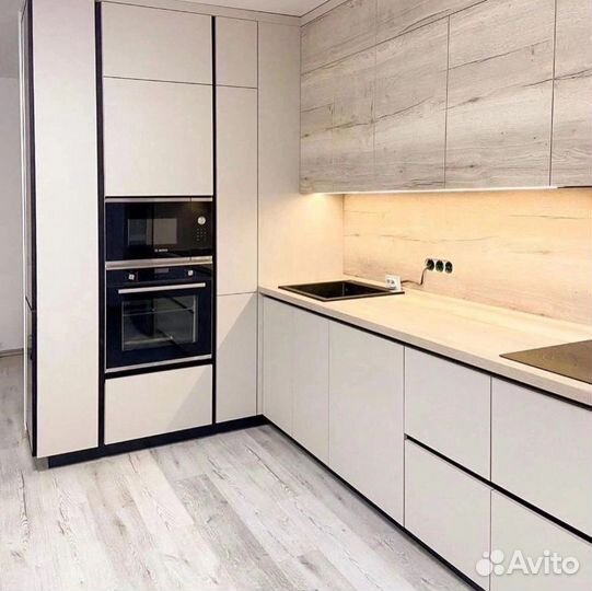 Угловая кухня до потолка с подсветкой в рассрочку