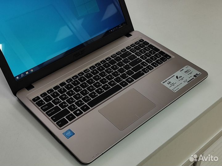 Современный ноутбук Asus