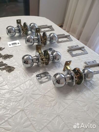 Дверные ручки межкомнатные с замком