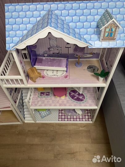 Кукольный домик с мебелью