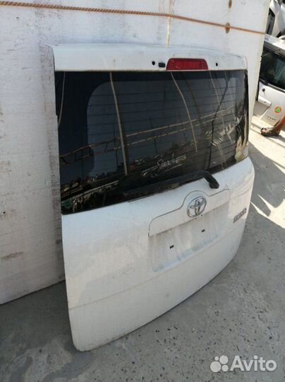 Дверь багажника Toyota Sienta NCP81