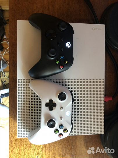 Xbox One s 1tb с играми