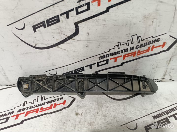 Кронштейн бампера toyota caldina AZT241W AZT246W S