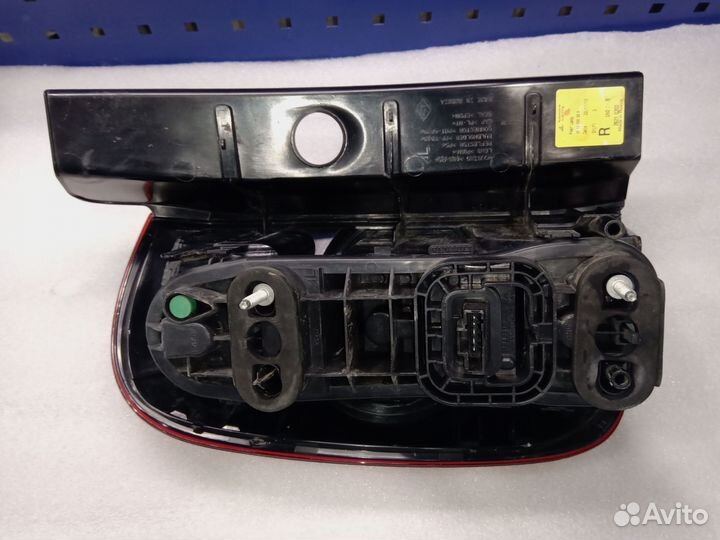 Задний правый фонарь Renault Duster