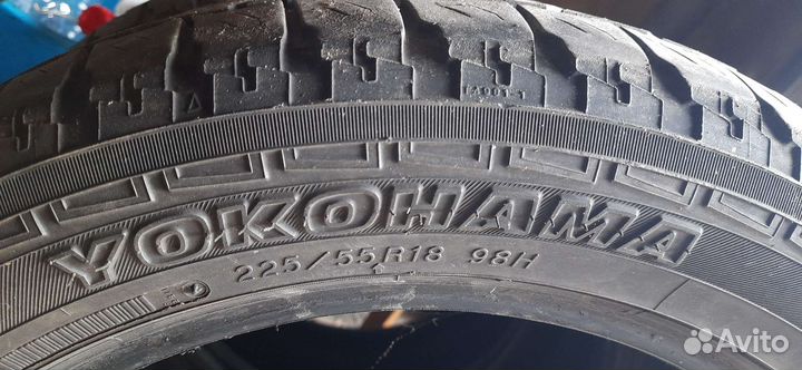 Yokohama 104ZR 225/55 R18 98H