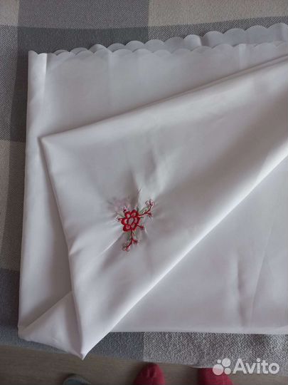 Скатерть белая с вышивкой + салфетки