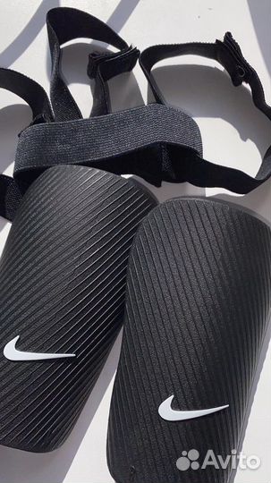 Щитки футбольные nike новые
