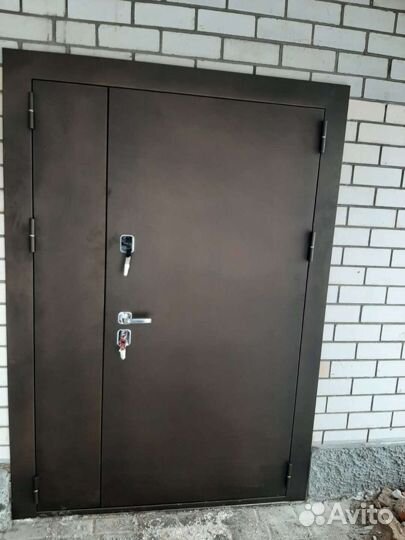 Дверь входная металлическая двухстворчатая