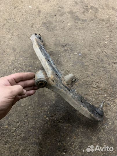 Рычаг подвески левый Hyundai Accent 2