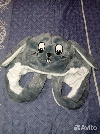 Шапка с поднимающимися ушками зайчик