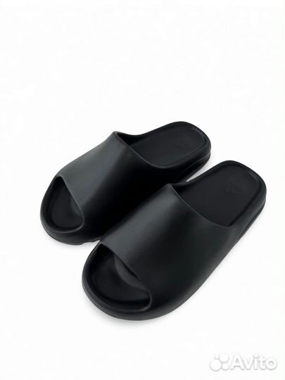 Летние сланцы Adidas Yeezy Slides во Владивостоке