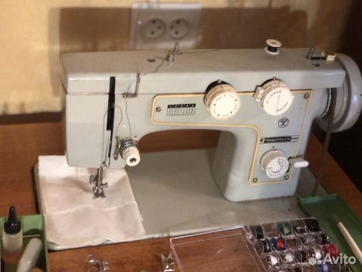 Швейная машинка ножая Подольск-142