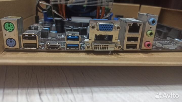 Материнская плата с процессором и памятью