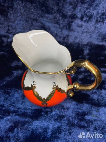 Молочник фарфоровый