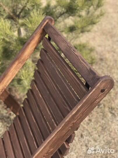 Шезлонг из дерева с анатомической спинкой