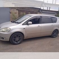 Toyota Ipsum 2.4 AT, 2002, 350 000 км, с пробегом, цена 670 000 руб.