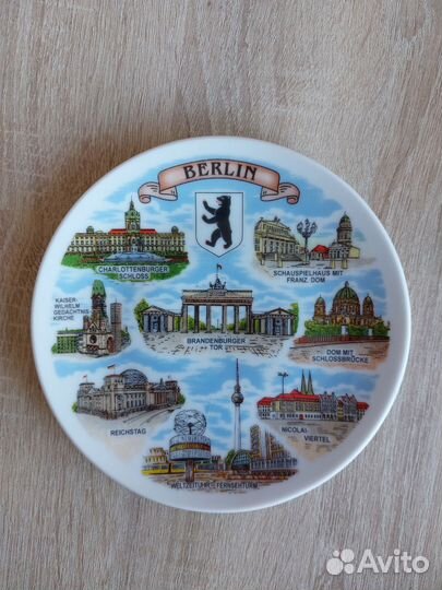 Сувенирные тарелки из разных стран