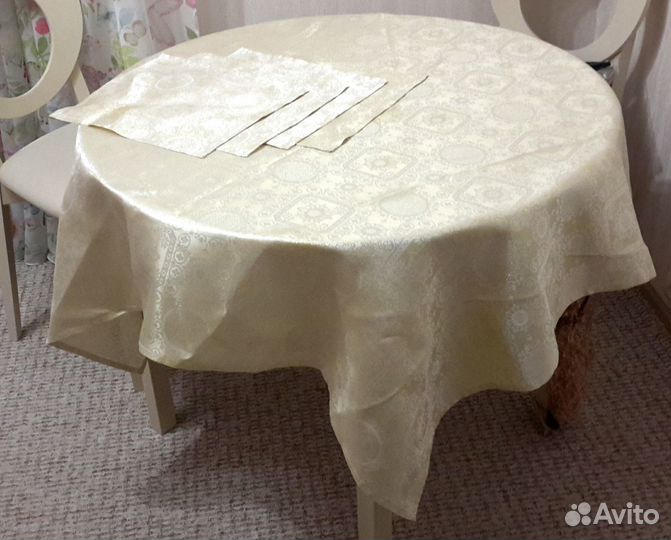 Скатерть золотистая с люрексом + 4 салфетки