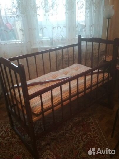 Детская кроватка с новым матрасиком