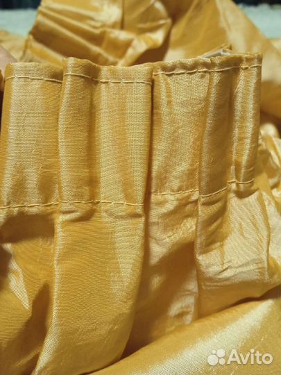 Два комплекта готовых штор