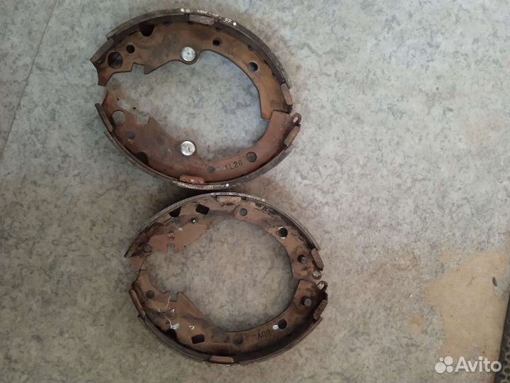Тормозные колодки барабанные toyota