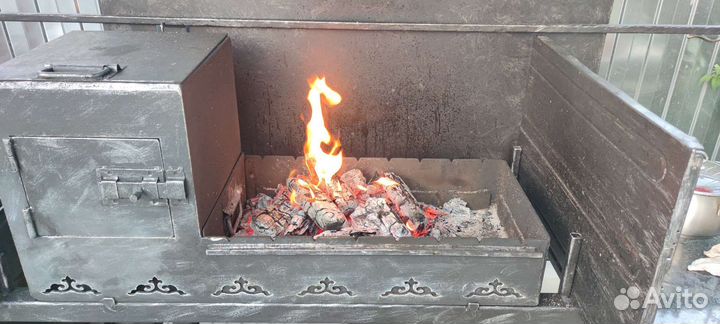 Кованые мангалы с крышей и печью