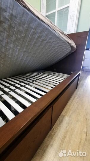 Кровать IKEA Мальм с ящиками и матрасом
