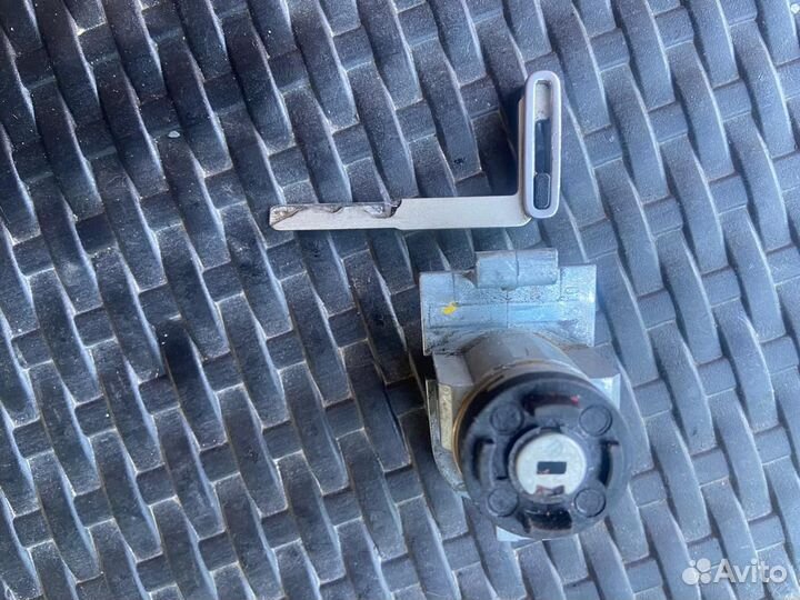 Личинка замка двери volvo Xc 70