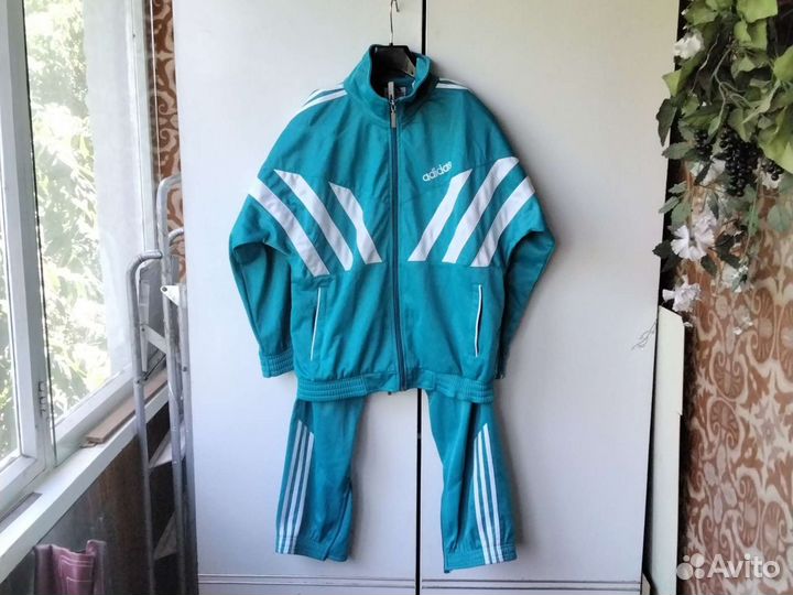 Костюм спортивный