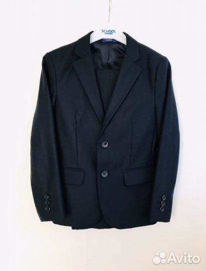 Школьный костюм 128 + 2 рубашки