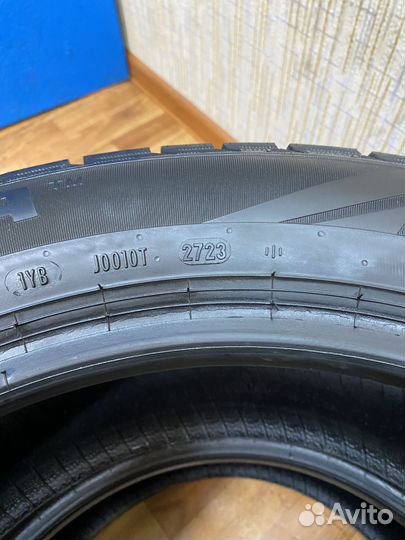 Pirelli Formula Ice FR 215/55 R17