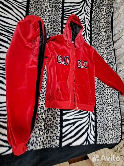 Велюровый спортивный костюм