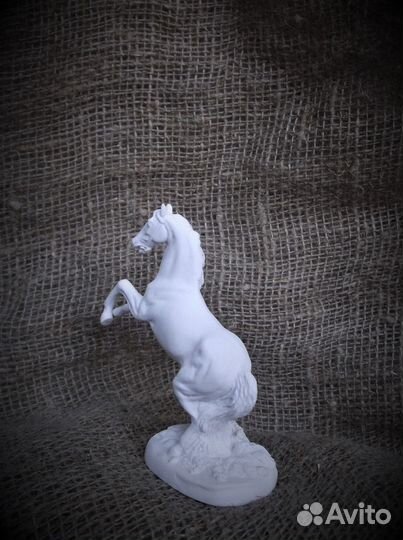 Лошадь фигурка из камня статуэтка