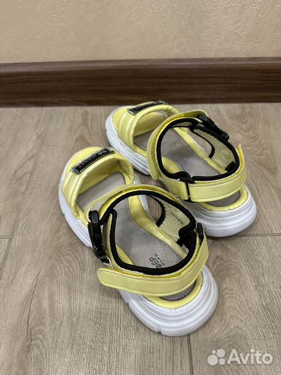 Сандалии для девочки
