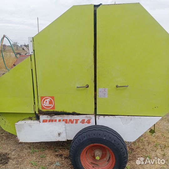 Пресс-подборщик Claas Rollant 44, 2004