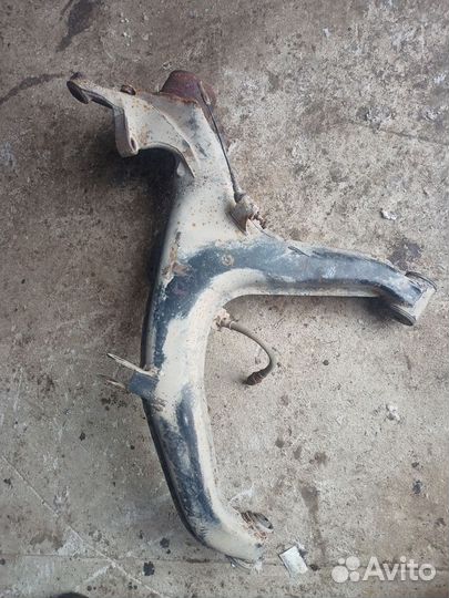 Задний правый рычаг на opel omega b седан