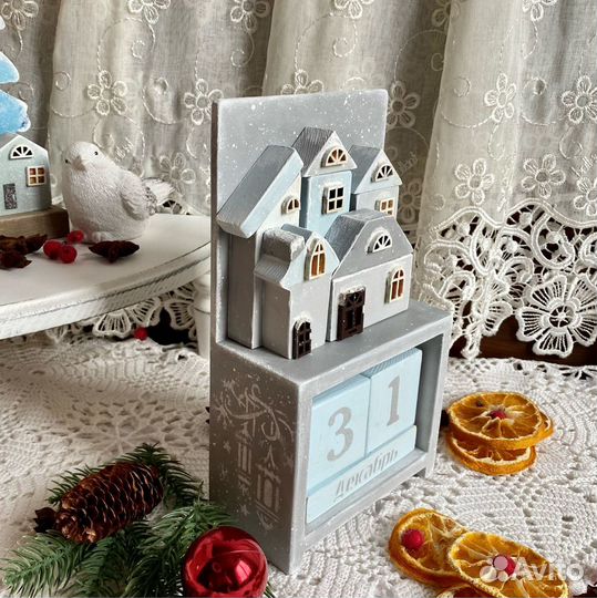 Вечный календарь с домиками 