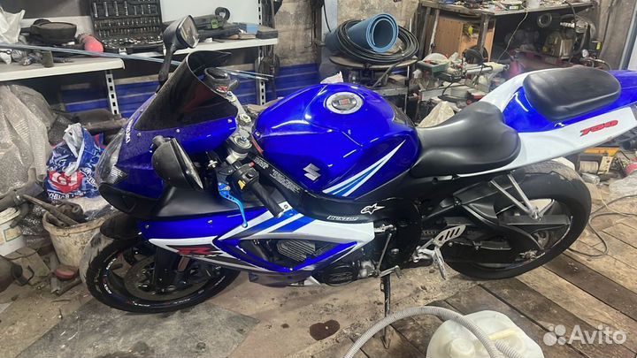 Suzuki GSX-R750