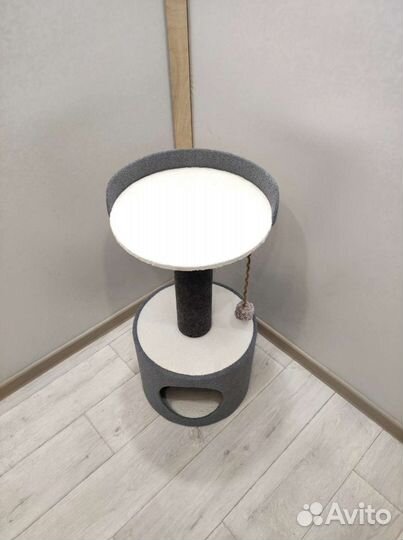 Когтеточка с домиком для кошек